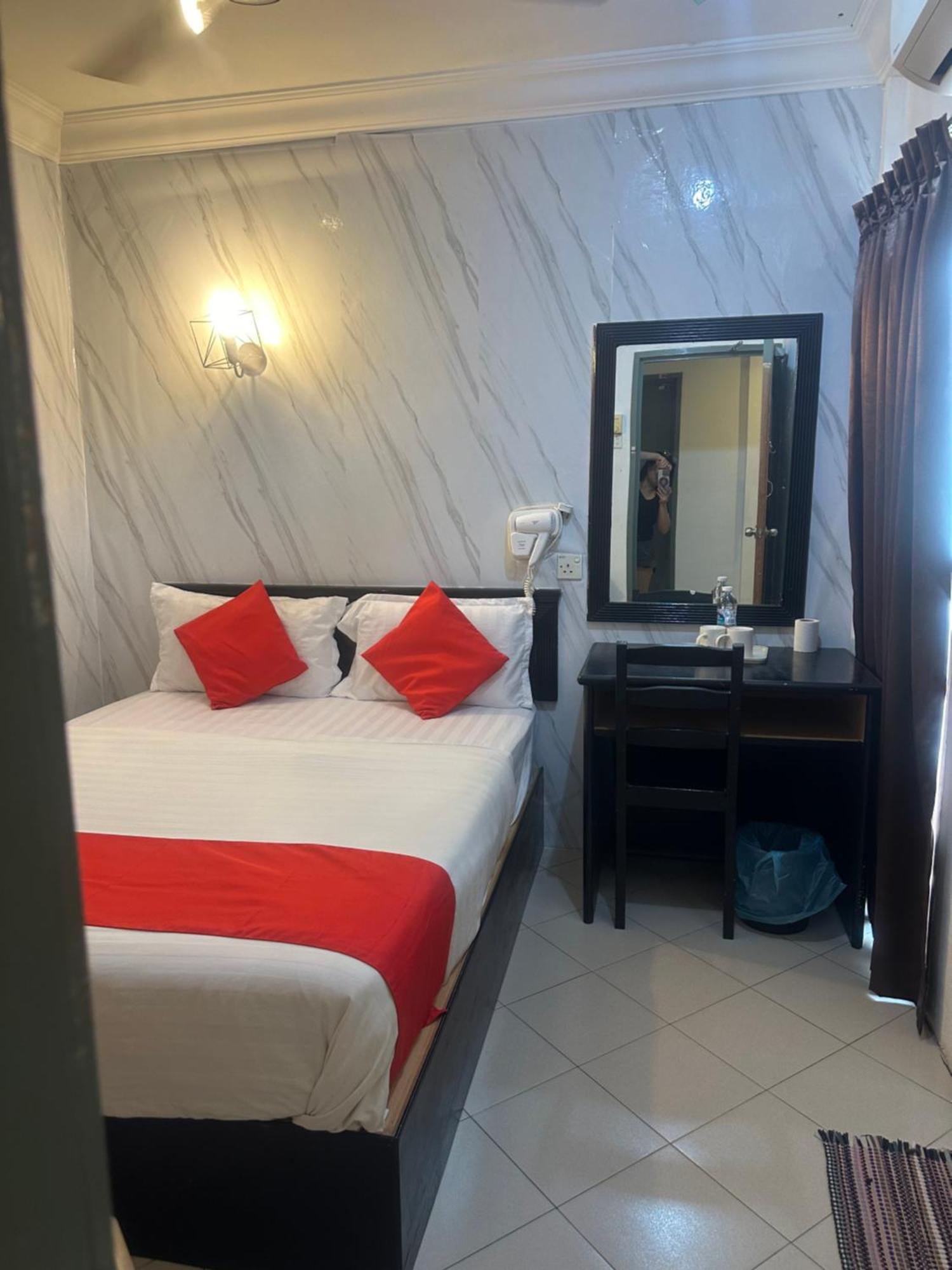 V Hotel Телук-Интан Экстерьер фото