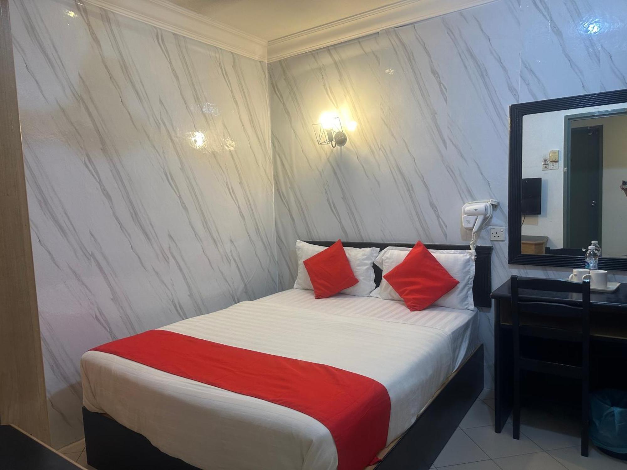 V Hotel Телук-Интан Экстерьер фото