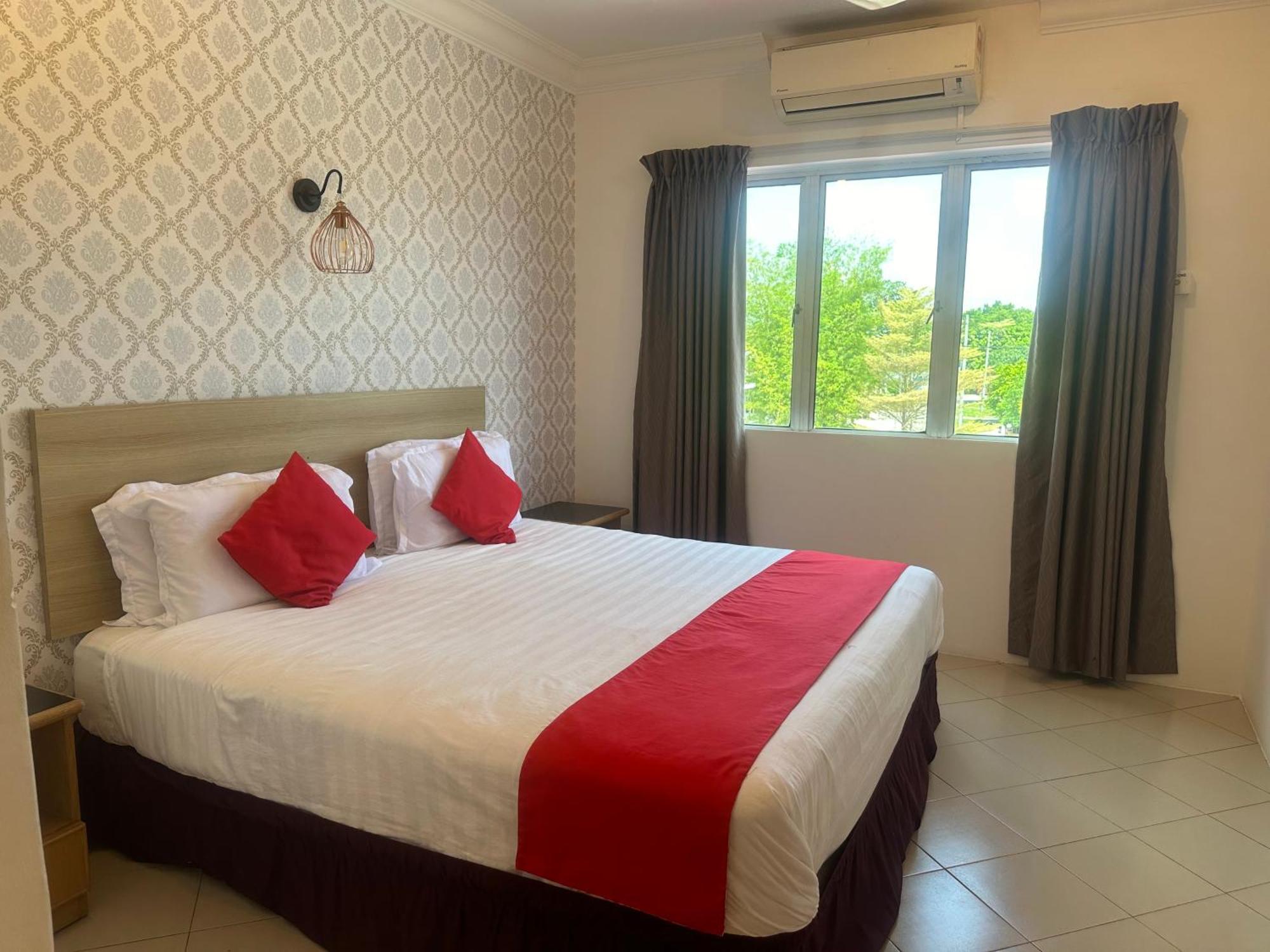 V Hotel Телук-Интан Экстерьер фото
