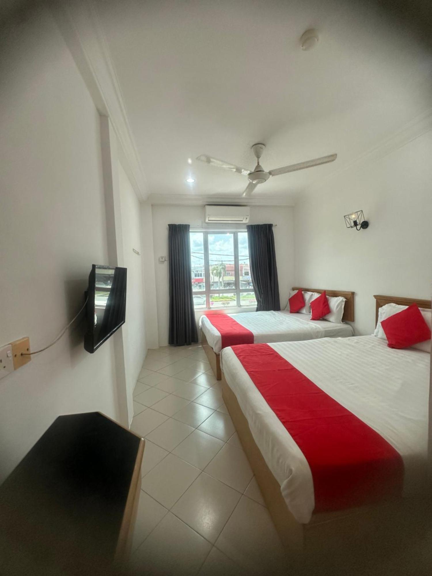 V Hotel Телук-Интан Экстерьер фото