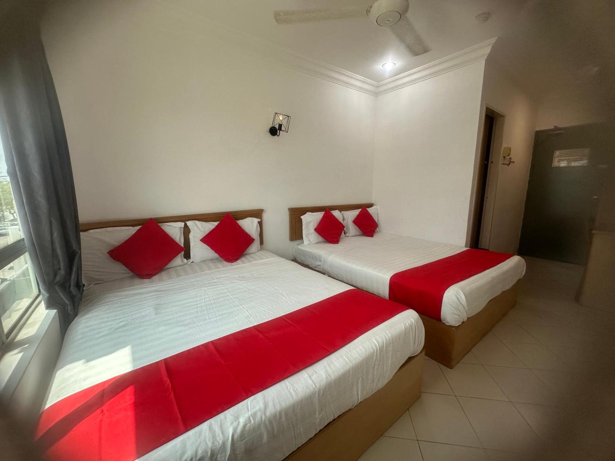 V Hotel Телук-Интан Экстерьер фото