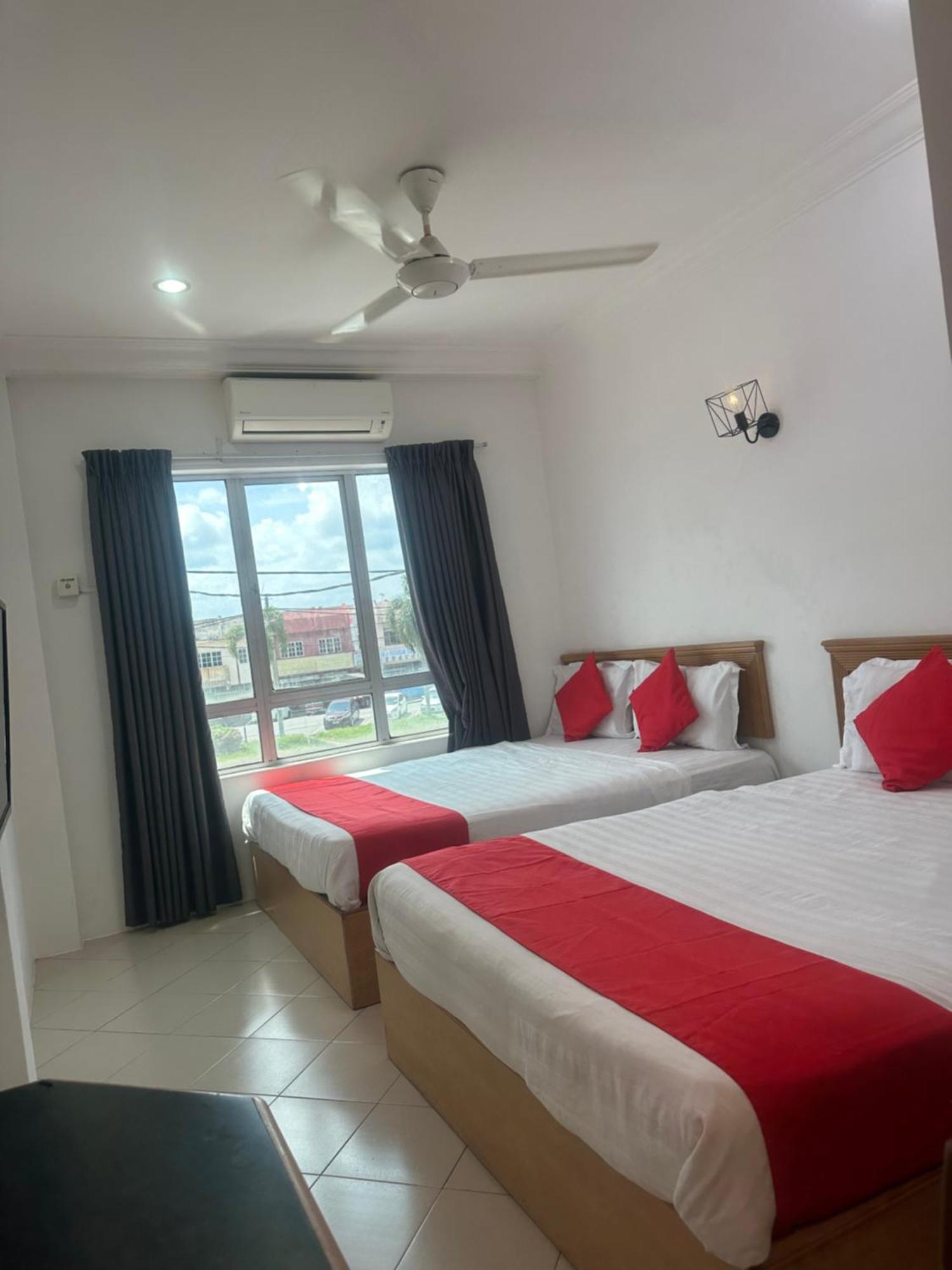 V Hotel Телук-Интан Экстерьер фото