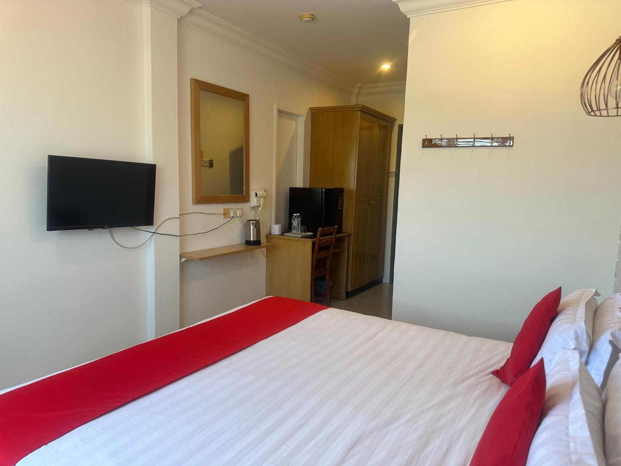 V Hotel Телук-Интан Экстерьер фото